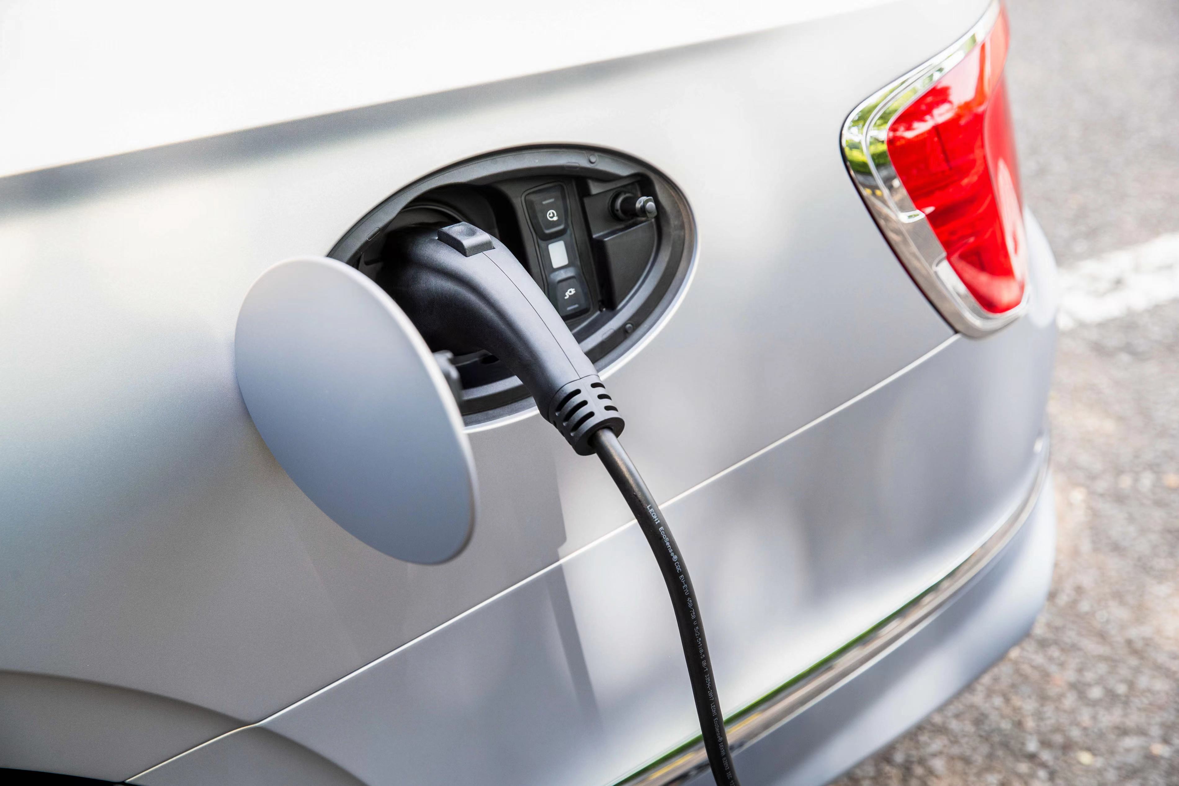 吹响全面电气化的号角?试驾宾利飞驰插电式混合动力版