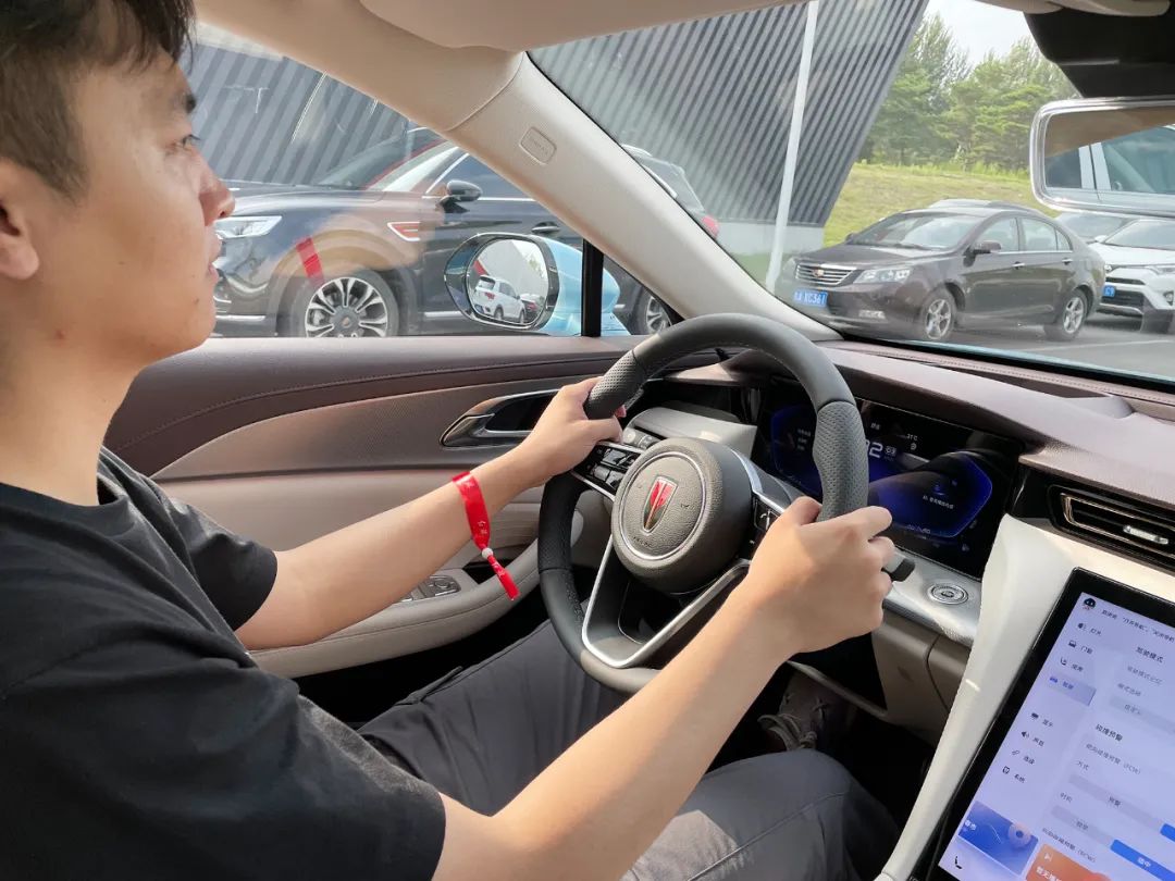 红旗h52021款1.5t落地价,全新红旗h51.5t值得买吗