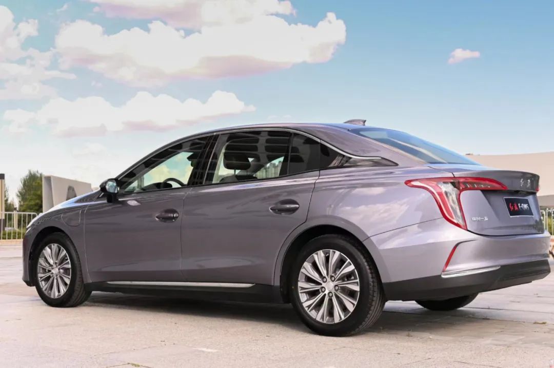 红旗e-qm5比亚迪汉,红旗e-qm5是新能源轿车吗