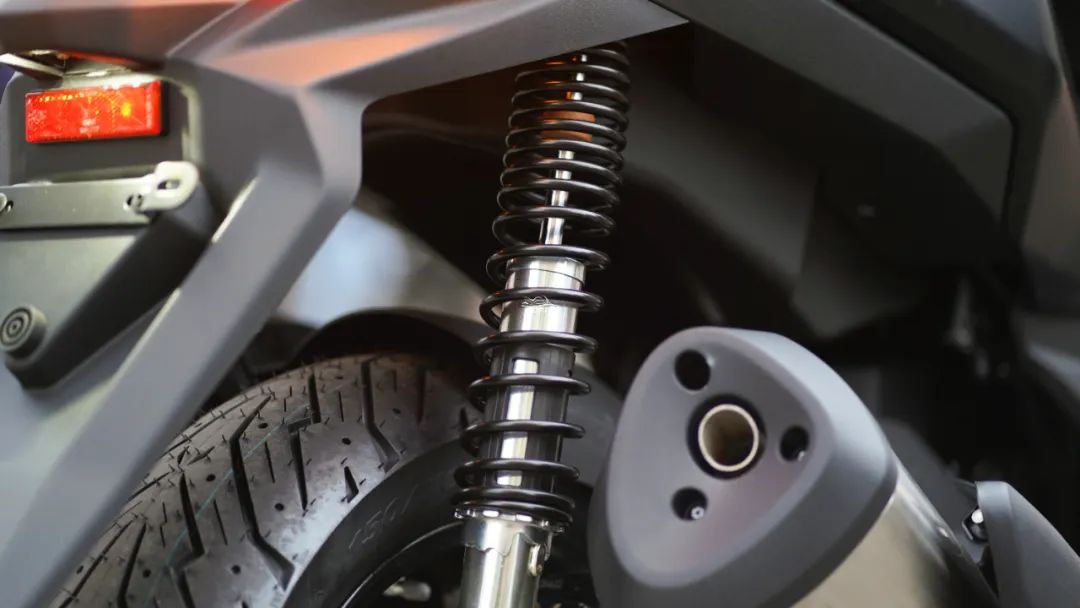 qjmotor赛350实车评测,qjmotor350仿赛值得期待吗