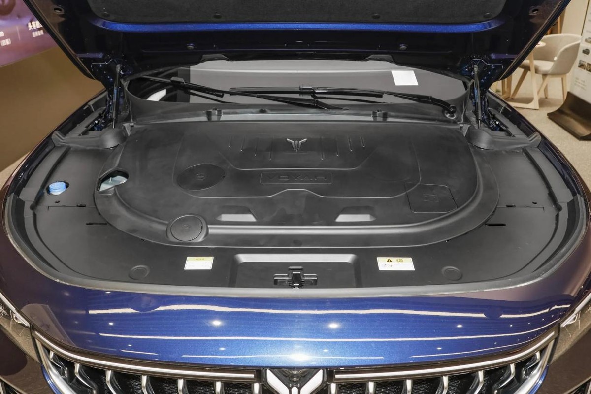 5座m7与新岚图哪个更好,岚图free增程版2022款六座后排