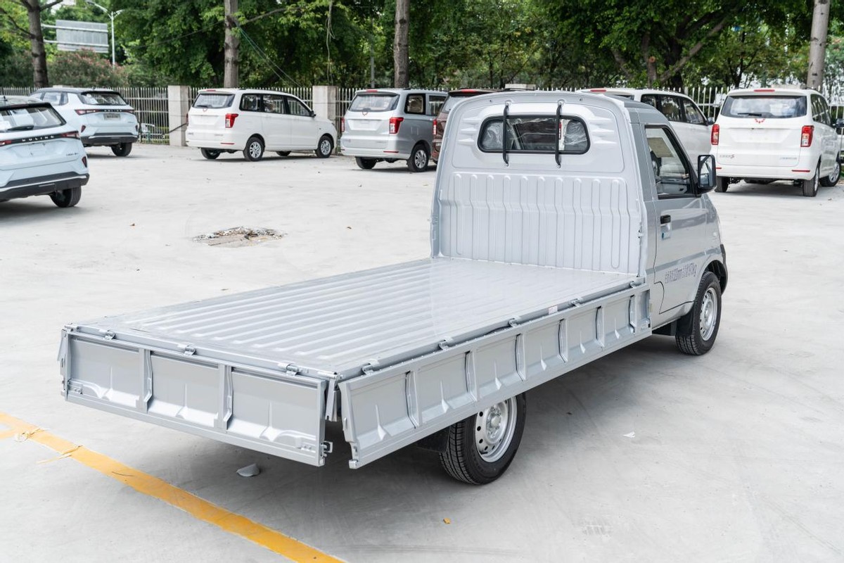 载重2.5吨的小货车,轻型重载小货车