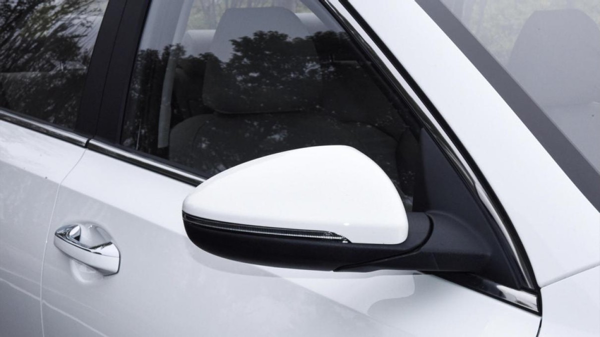 首推次顶配车型698万起售,起亚k3新款1.4t奋斗版蓝色