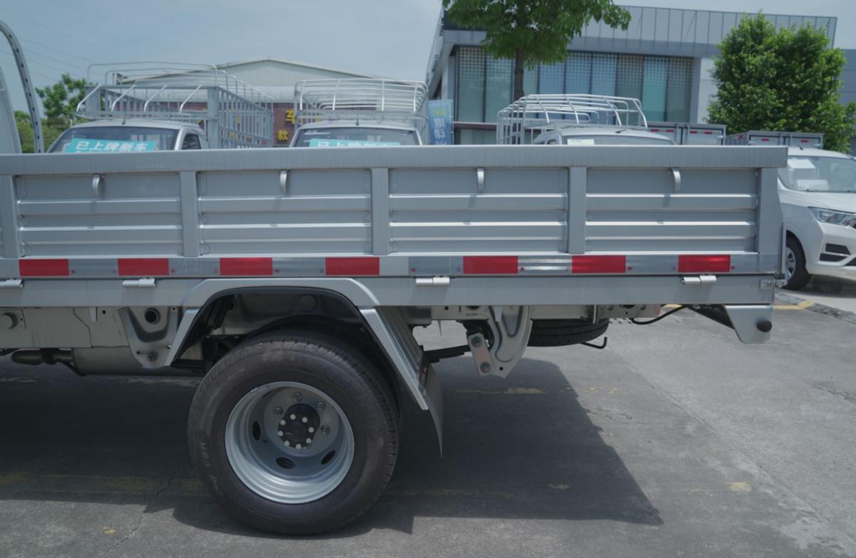 拉货买五菱宏光最大的车,五菱荣光新卡单排双后轮官方报价