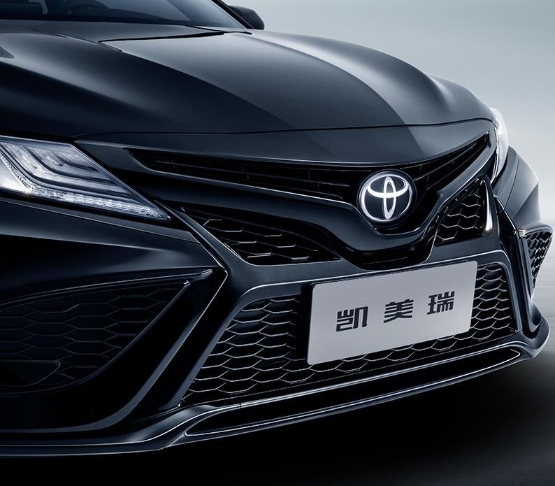 沉浸式体验2024款凯美瑞2.0豪华版,凯美瑞历经八代成就冠军典范