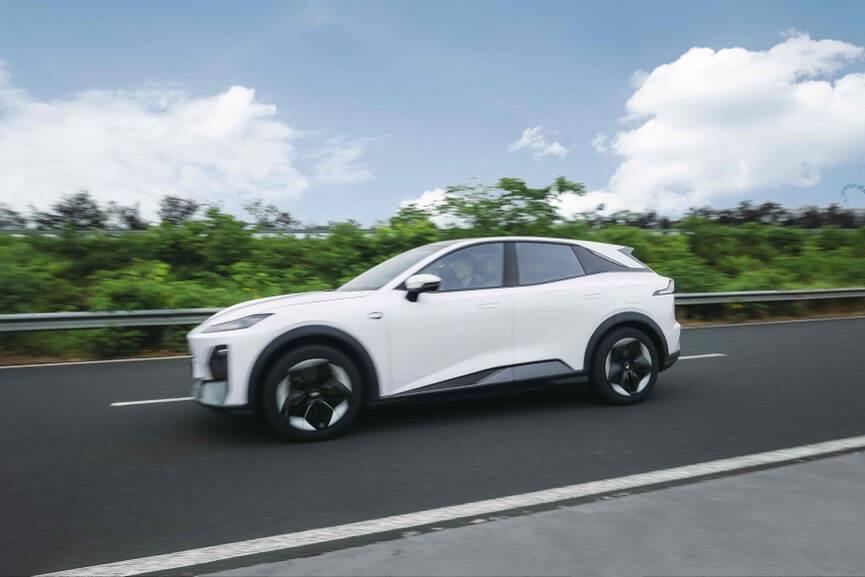 深蓝s7增程版和纯电版保养费用,深蓝s7增程版和零跑哪个车大气