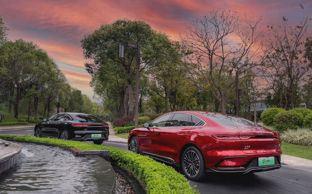 都是一箱油能跑1000km但这两字母差远了！20万选谁更省钱？