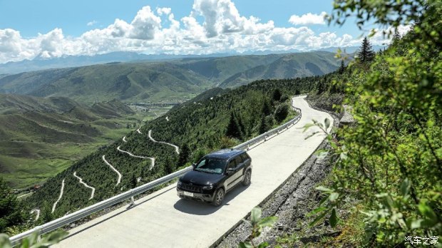 进口顶级加长版豪车suv,百万级suv大比拼大切诺基