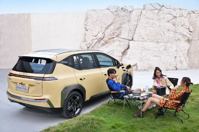 埃安aionyplus实车亮相,埃安aionyplus和aiony同台实拍对比