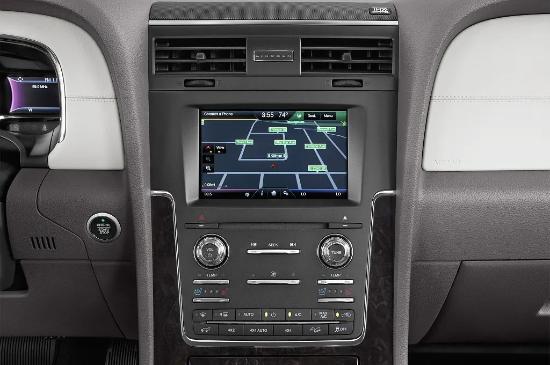 c11三联屏看视频,零跑c11智能交互三联屏