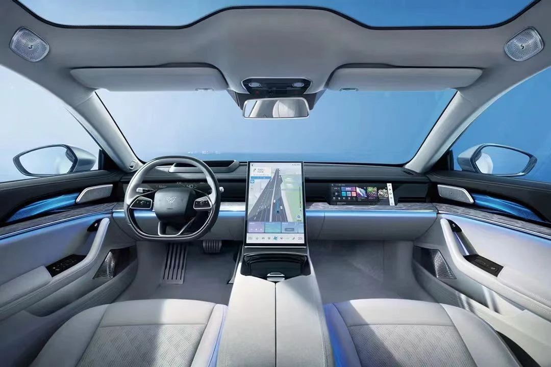 哪吒s抬头显示方向盘灯亮,哪吒s增程版带抬头显示吗