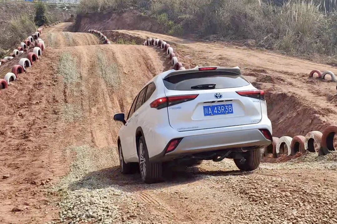 全新丰田汉兰达操控性提升,新款丰田汉兰达四驱爬坡能力