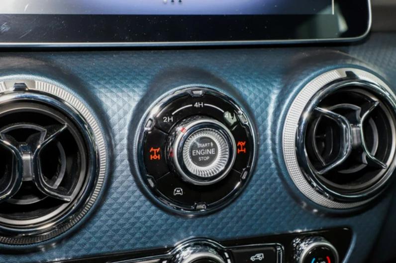 德系bj40,bj40致敬2020版和刀锋英雄版对比