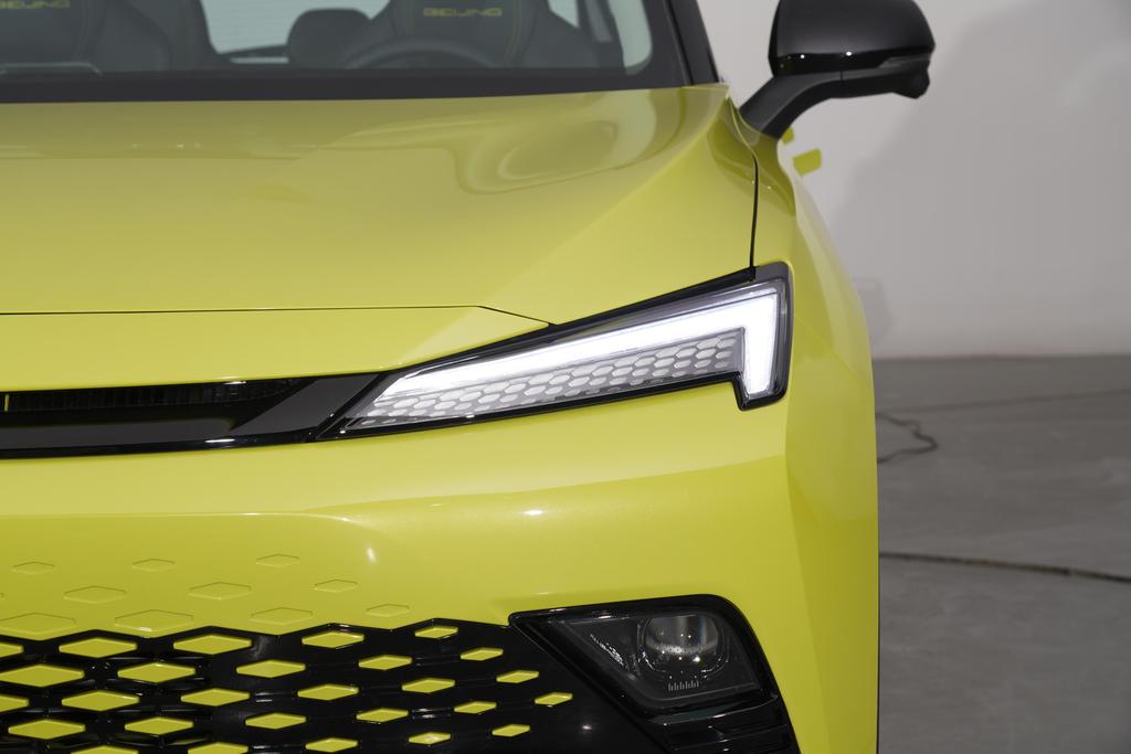 国产北汽魔方,一台新潮燃油车静态体验北汽魔方