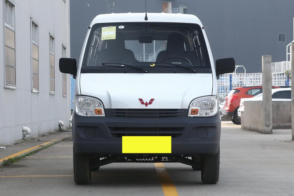 体验五菱之光2019款1.2LS实用型，定价3.23万还是后驱，油耗6.0L