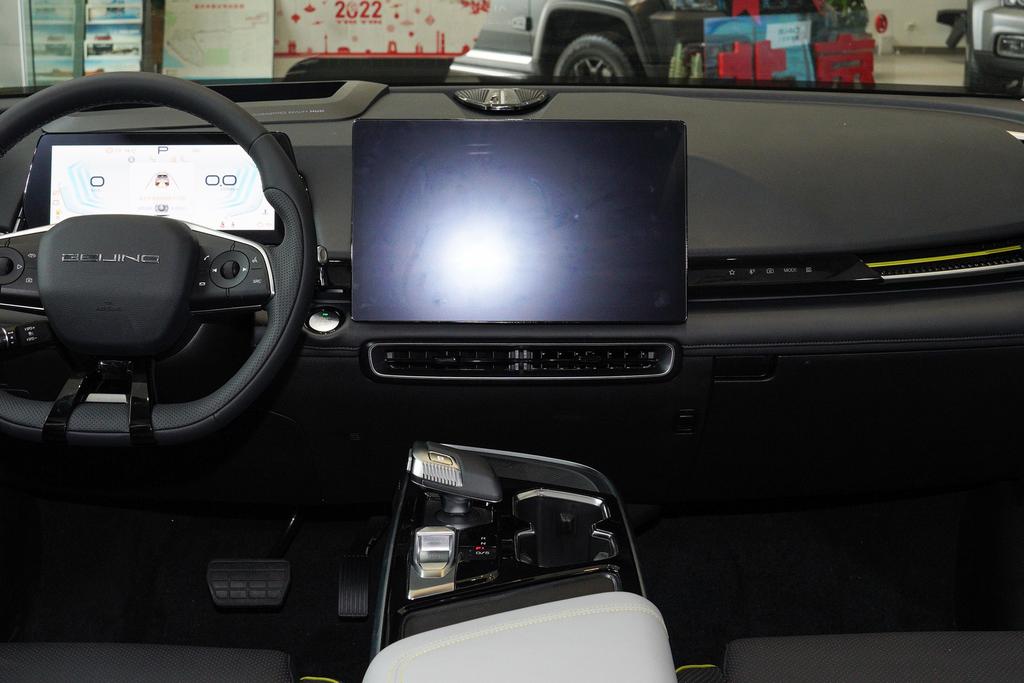 试驾北京汽车魔方：燃油车与智能化的最新结合。