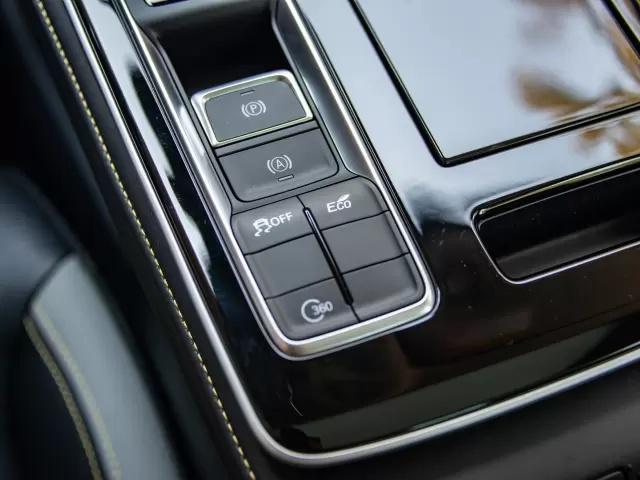 天幕+大空间+14.3英寸屏，荣威i6MAX称得上A+级轿车杠把子