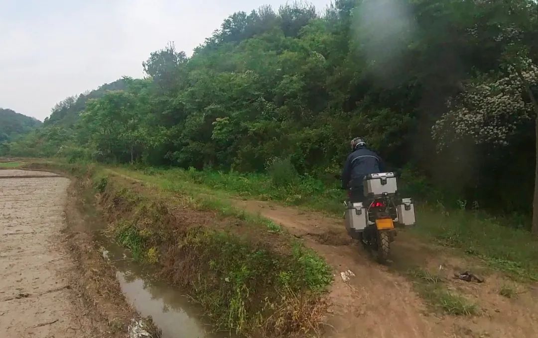 进步很大但是仍然任重道远,进步明显继续努力