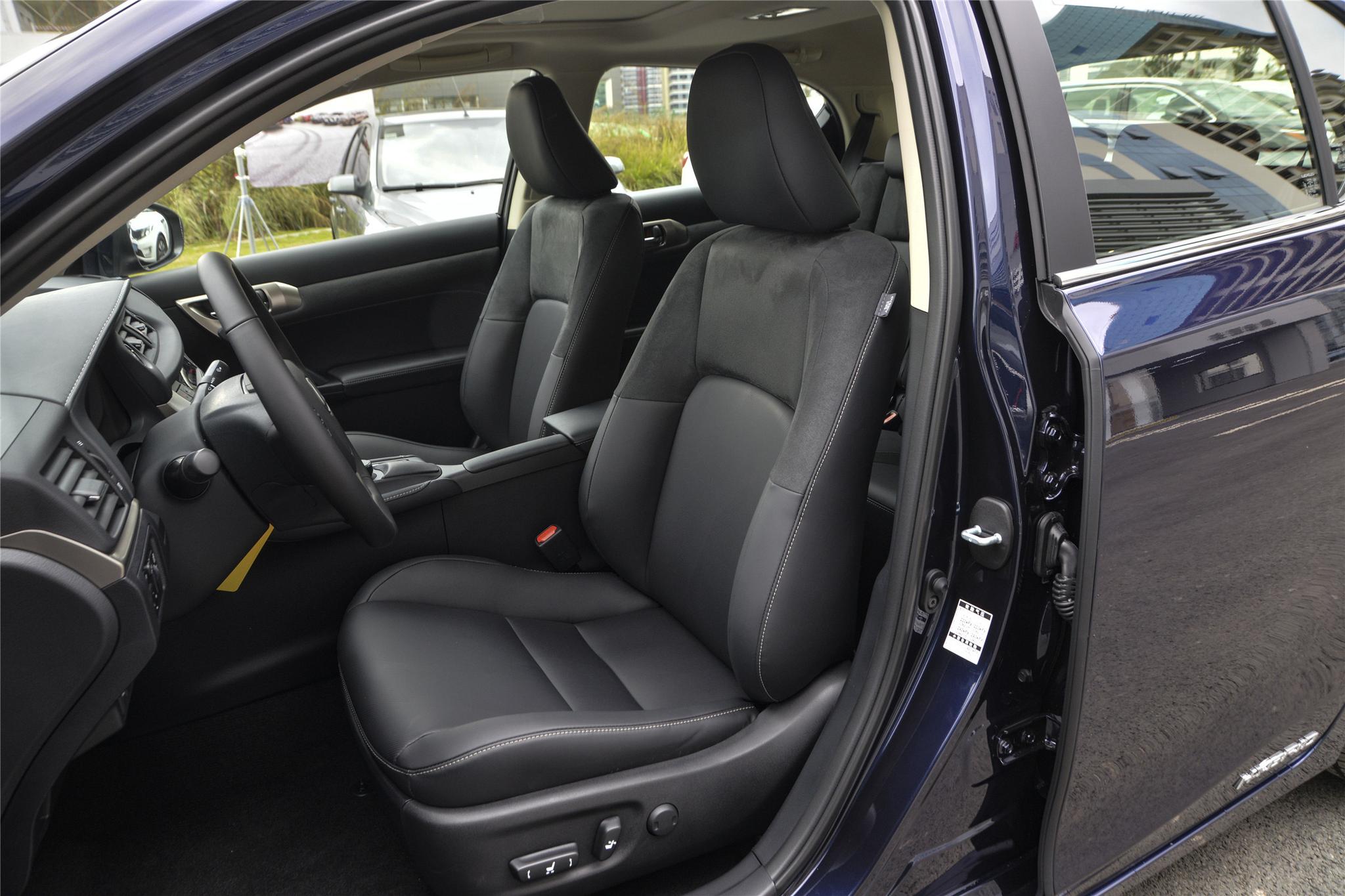 综合油耗仅为4.6L/100km，雷克萨斯CT到底值不值得买？