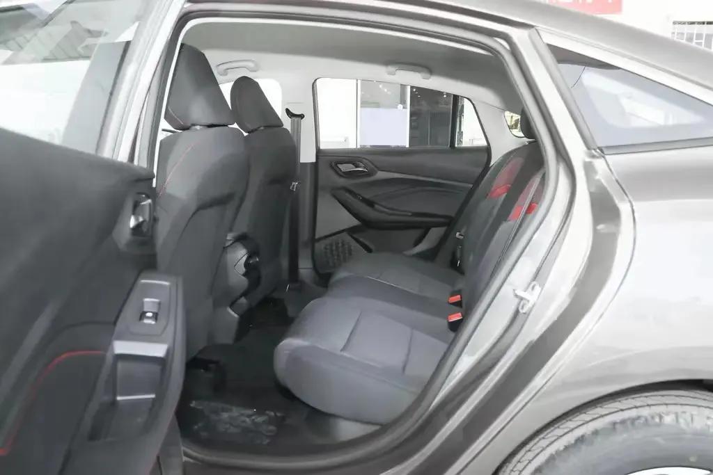 指导价6.78万,预算6-7万元落地车1.5t