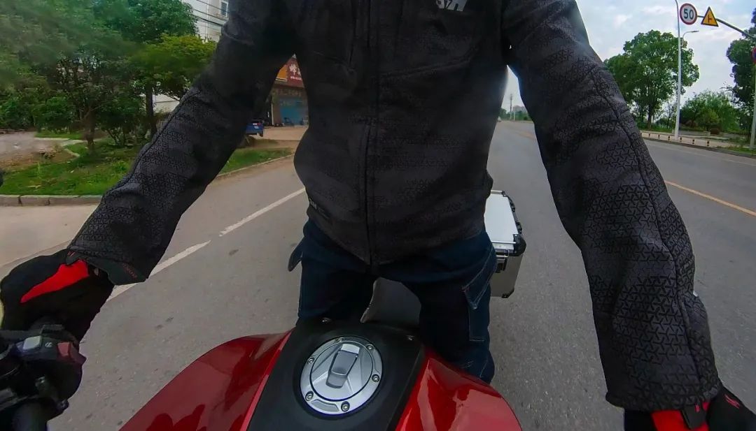 进步很大但是仍然任重道远,进步明显继续努力