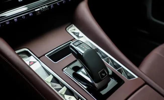 堪称“垫底”的豪华品牌，手握三款新车，DS到底还有没有活路？