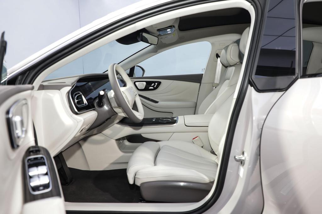 飞凡f7是电动车还是燃油车,飞凡f7智能驾驶区别