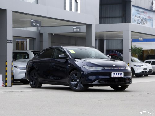 零跑c01热度狂飙爆火的原因在哪,零跑c01最适合买哪个版本