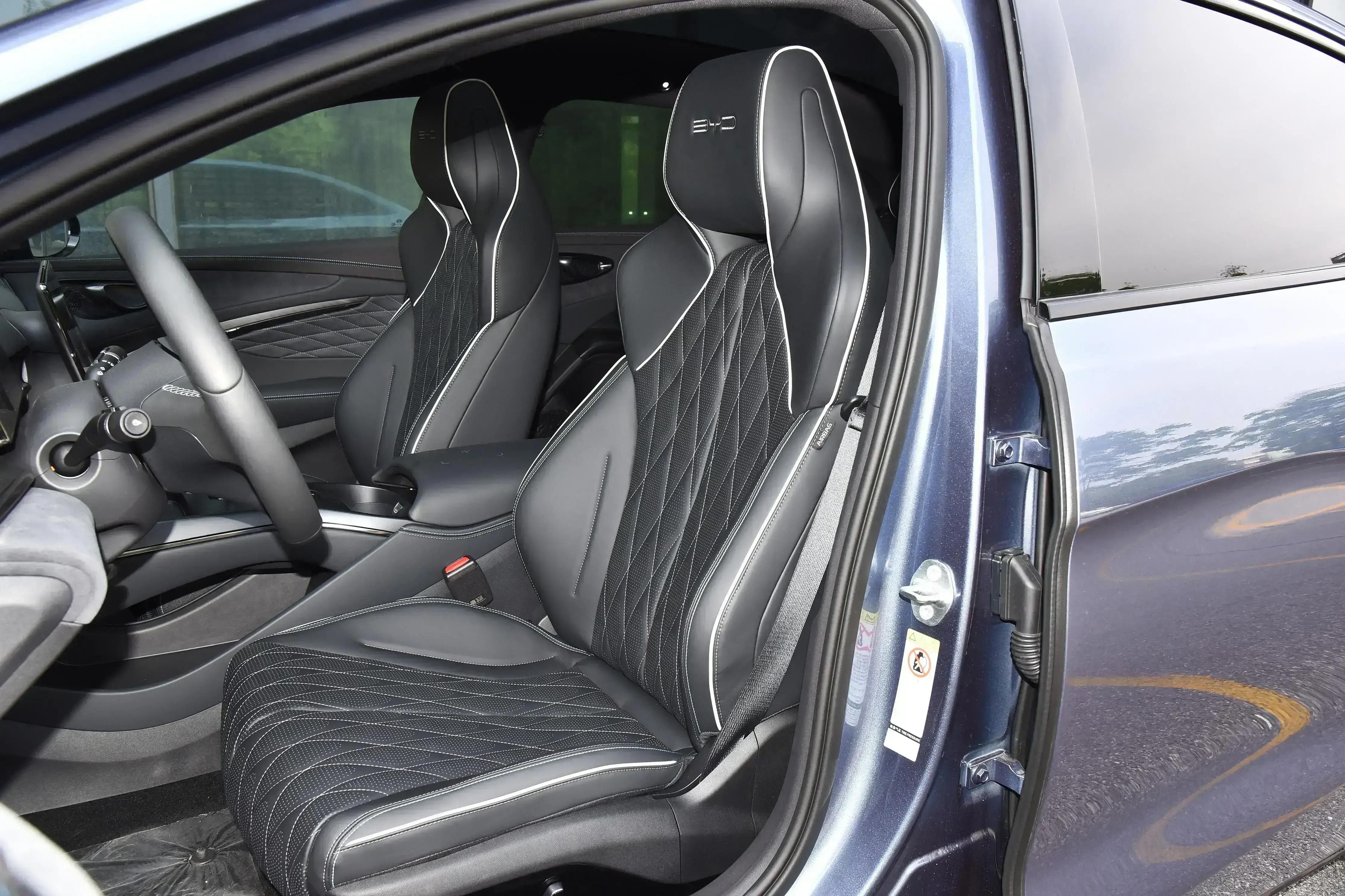 比亚迪海豹后驱标准续航版本,比亚迪海豹续航1000km纯电动汽车