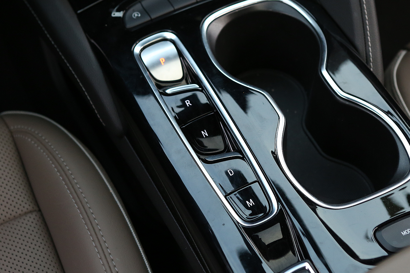 别克昂科威plus艾维亚五座试驾,试驾别克昂科威plus5座豪华