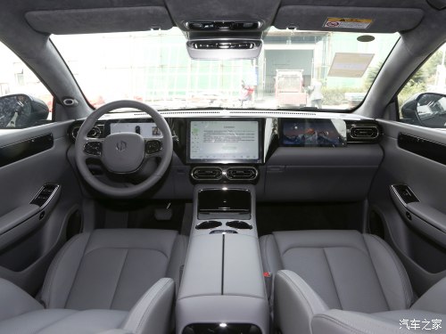 零跑c01详细介绍,零跑c012022款落地价