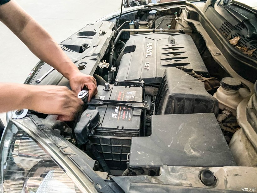 哈弗h6电池没电陡坡缓降故障,长城h6老2011款钥匙怎么换电池