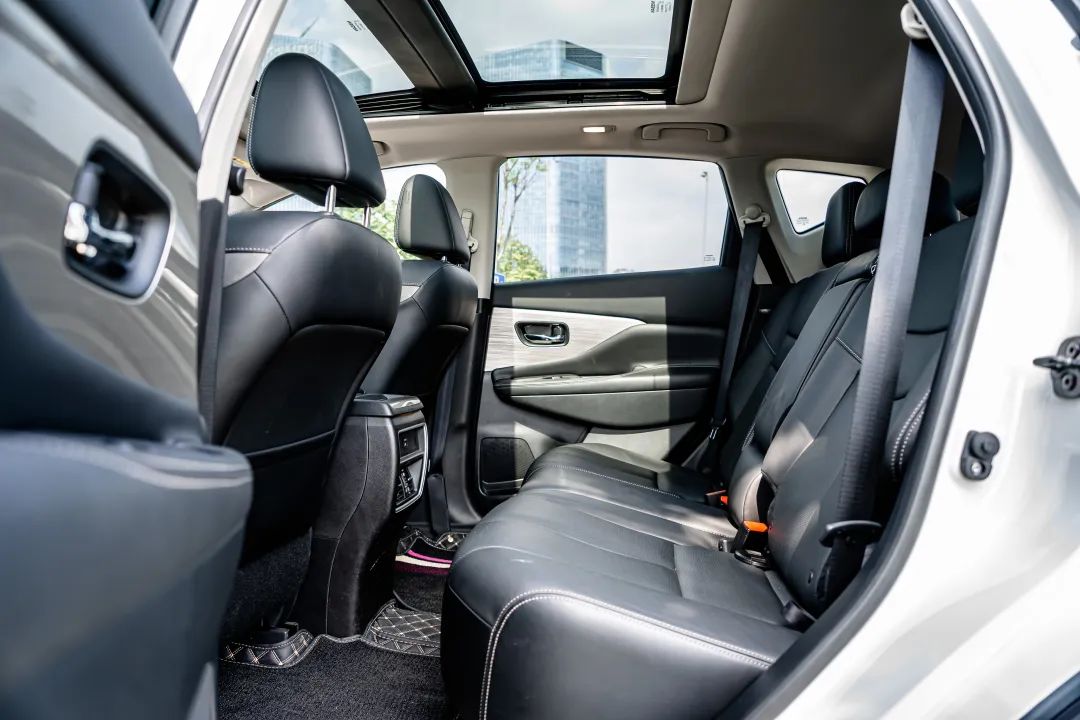 动力与舒适性兼得实拍日产楼兰,试驾日产楼兰最新款