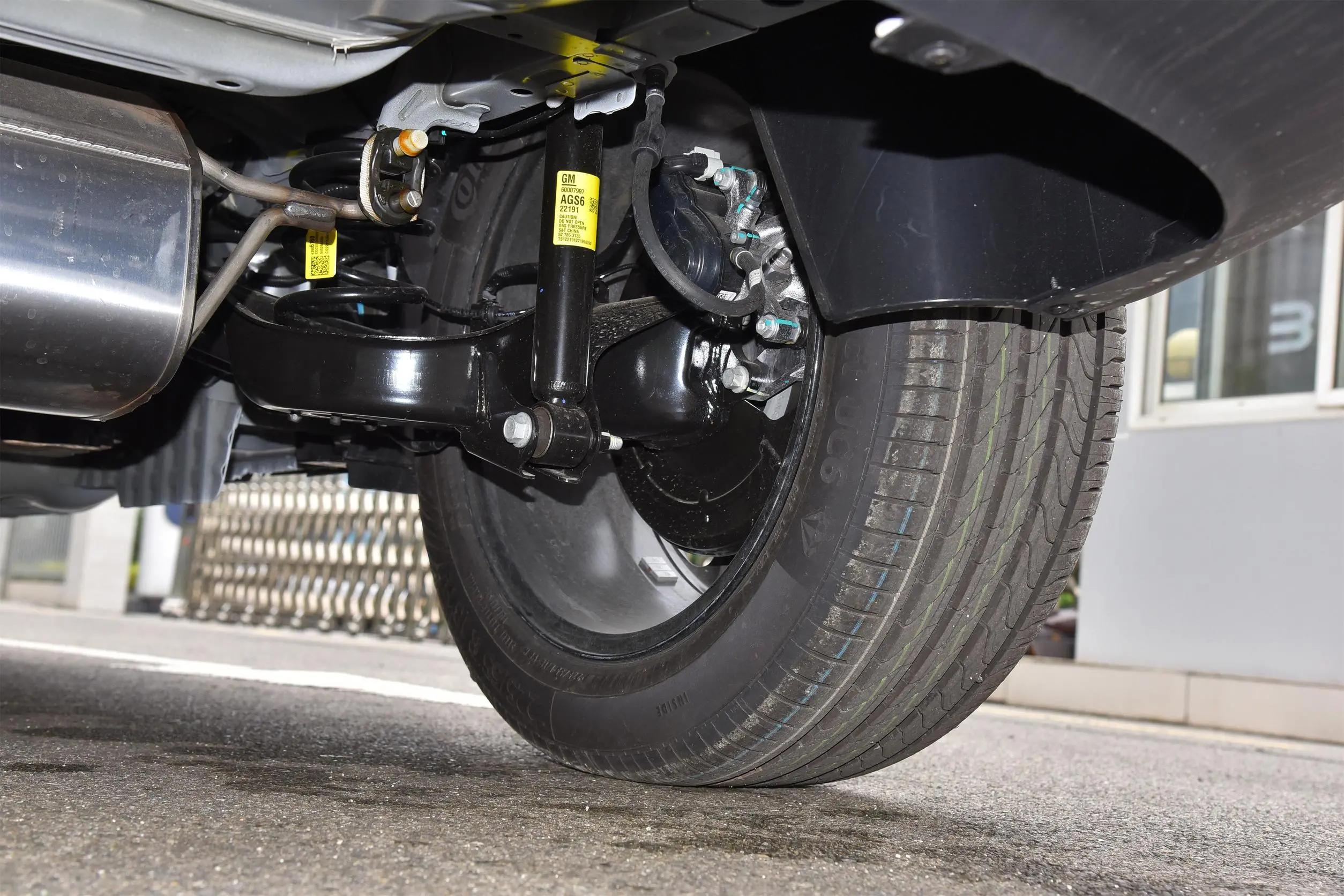 雪佛兰新星迈罗尺寸,雪佛兰科迈罗选哪个版本