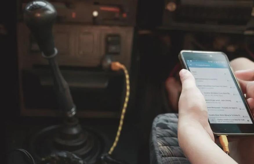 油表灯闪了还能开多少里程,油表走到开始亮灯还能跑多少公里