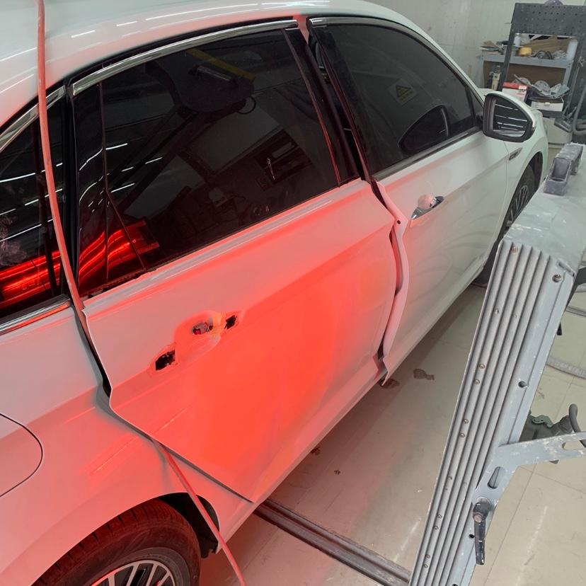 速腾剐蹭马路牙子修复,速腾漆面被擦碰修复