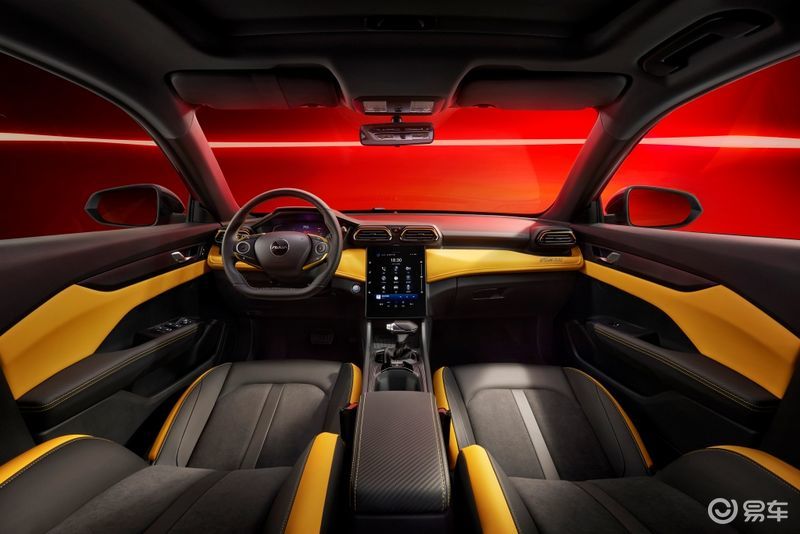 25万空间大科技感强的轿跑,高颜值高性能高智能纯正轿跑