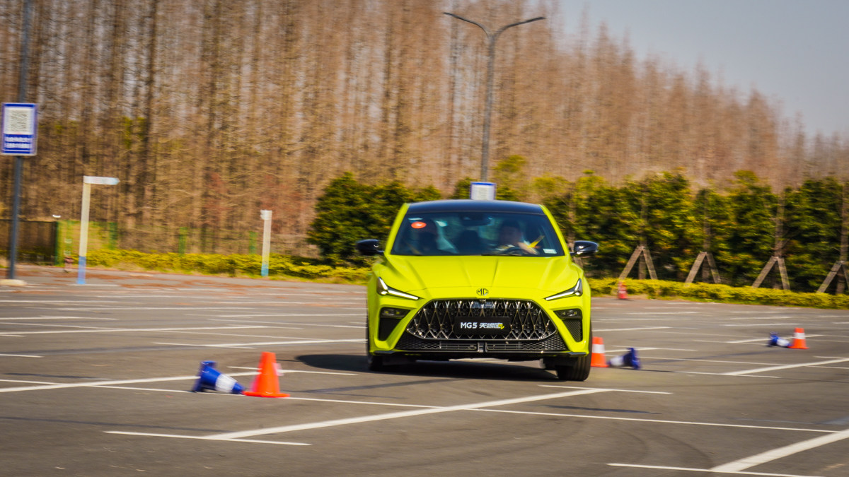 名爵mg5新款1.5t试驾,名爵mg5天蝎座豪华版测评