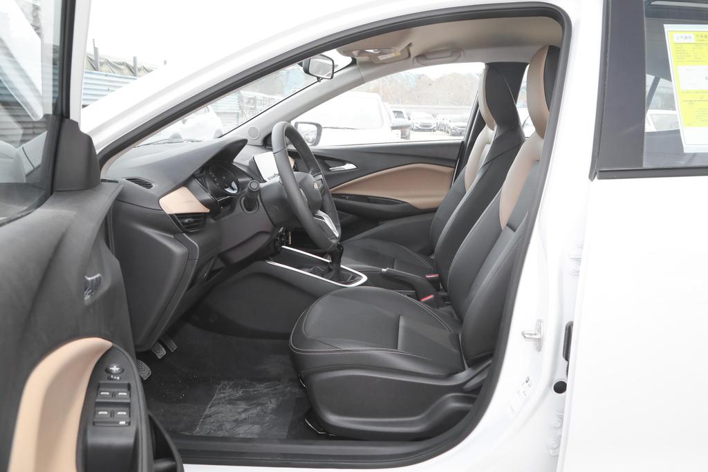 雪佛兰科沃兹5万落地价,3-5万自动挡新车雪佛兰科沃兹