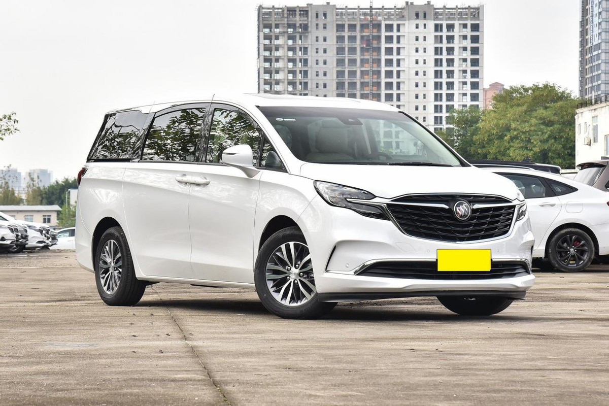 配置足够使用细看低配版别克gl8,沉浸体验2018款别克gl8