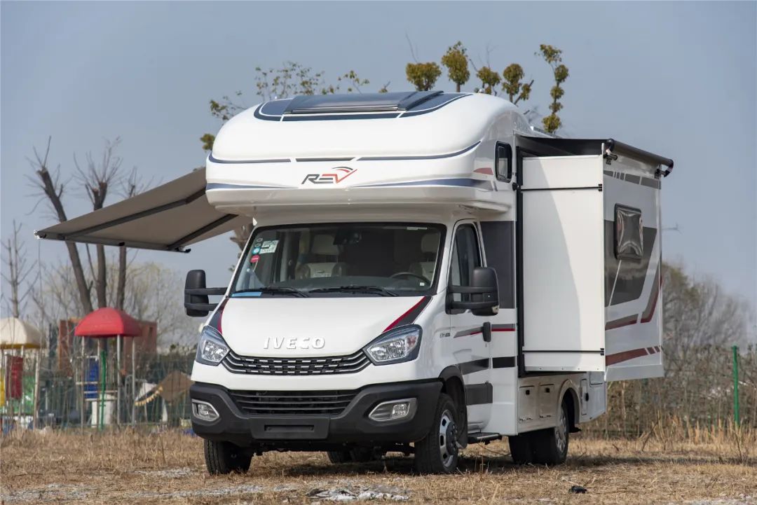 豪华版瑞弗v820双拓展房车,瑞弗v820房车巅峰版区别