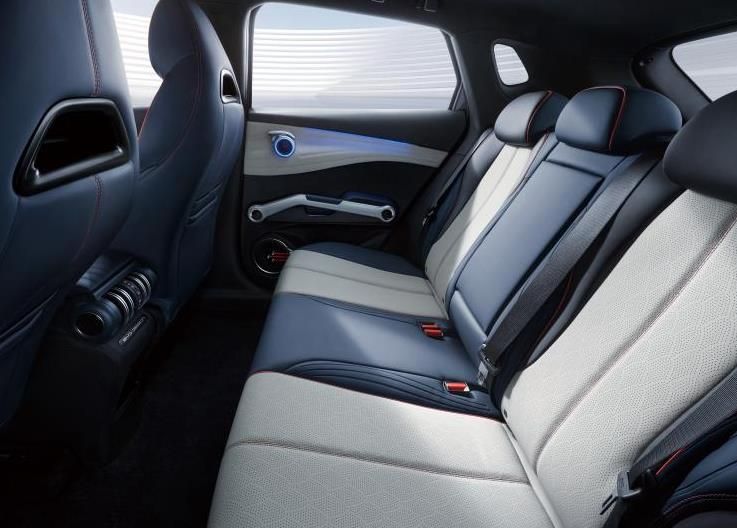 龙颜3.0/e平台3.0，比亚迪元PLUS13.18万元起售，推荐次顶配