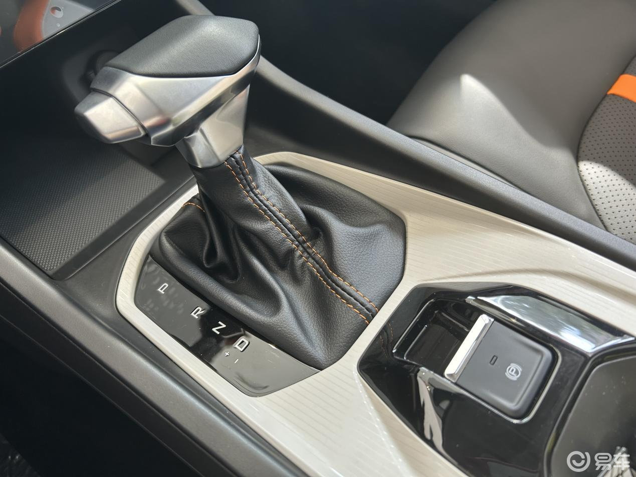 东风风神奕炫2021款后备箱,东风风神奕炫max后备箱