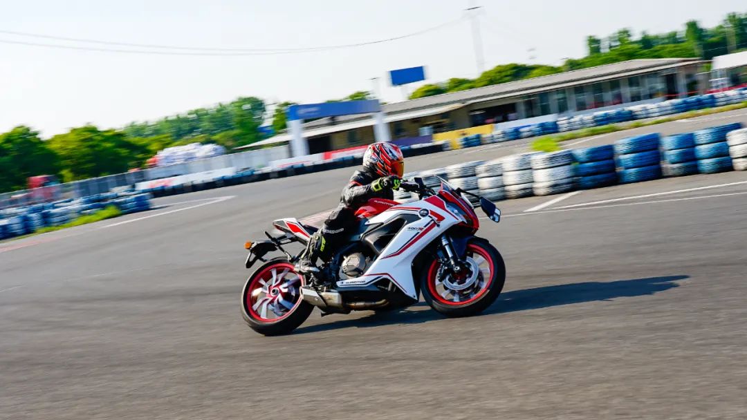 推荐中排仿赛,赛400值得入手吗骑行感受