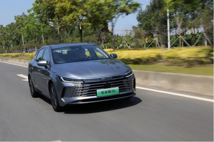 驱逐舰05豪华版2023款用车感受,最新款驱逐舰05高配版详解