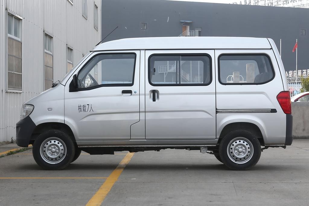 体验五菱之光2019款1.2LS实用型，定价3.23万还是后驱，油耗6.0L