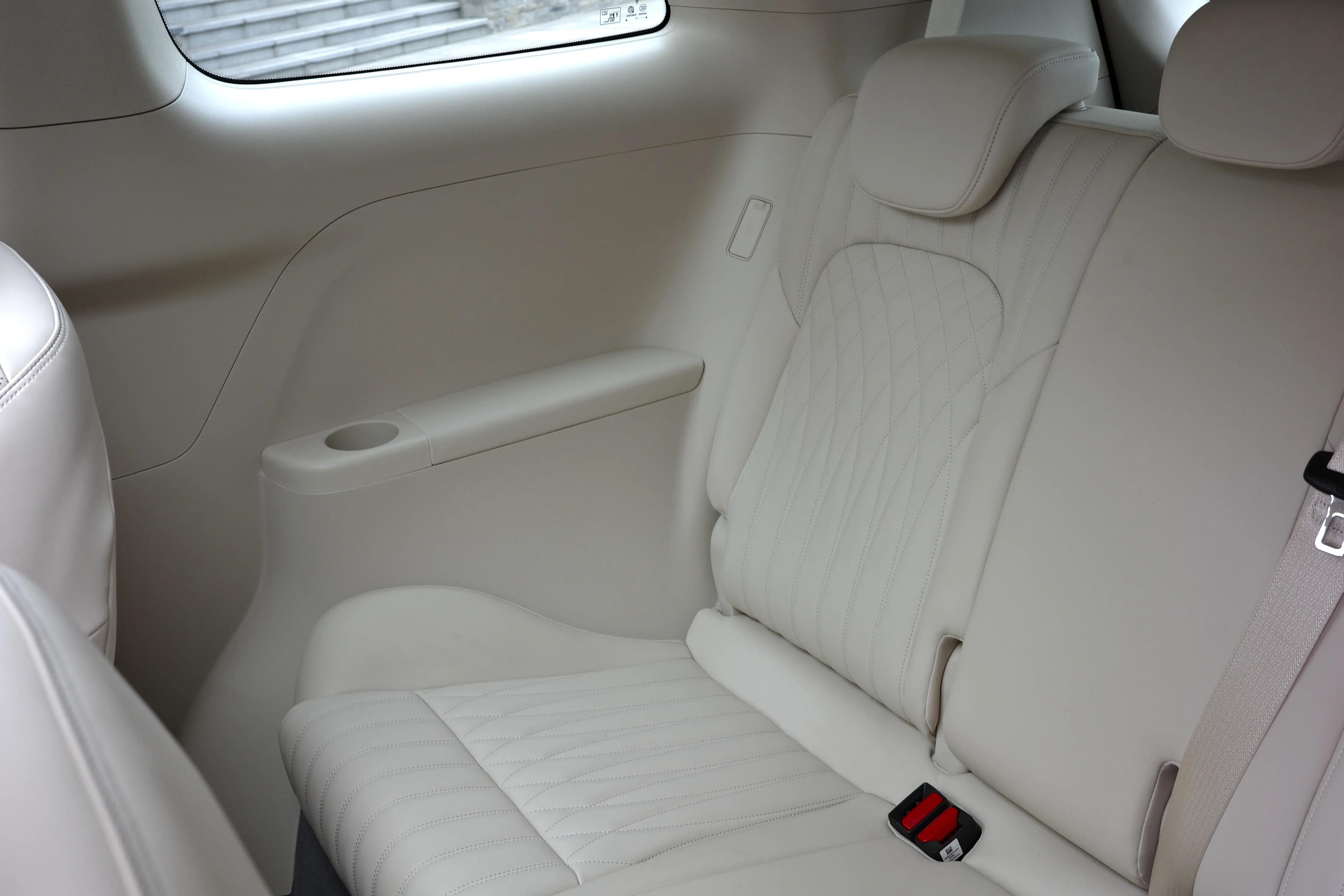 岚图梦想家和gl8整车价格对比,岚图梦想家和gl8空间对比