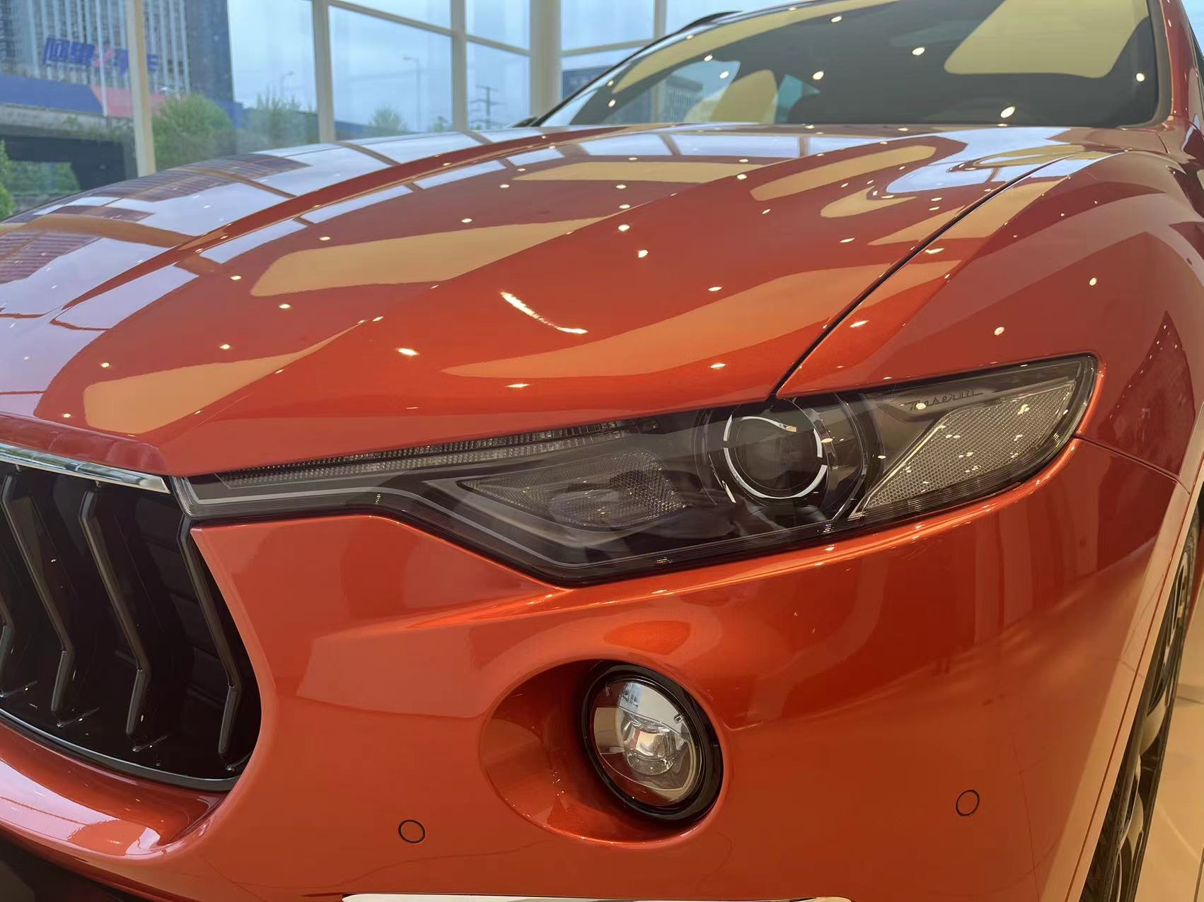 举杆挥洒绅士游戏尽享尊贵典雅