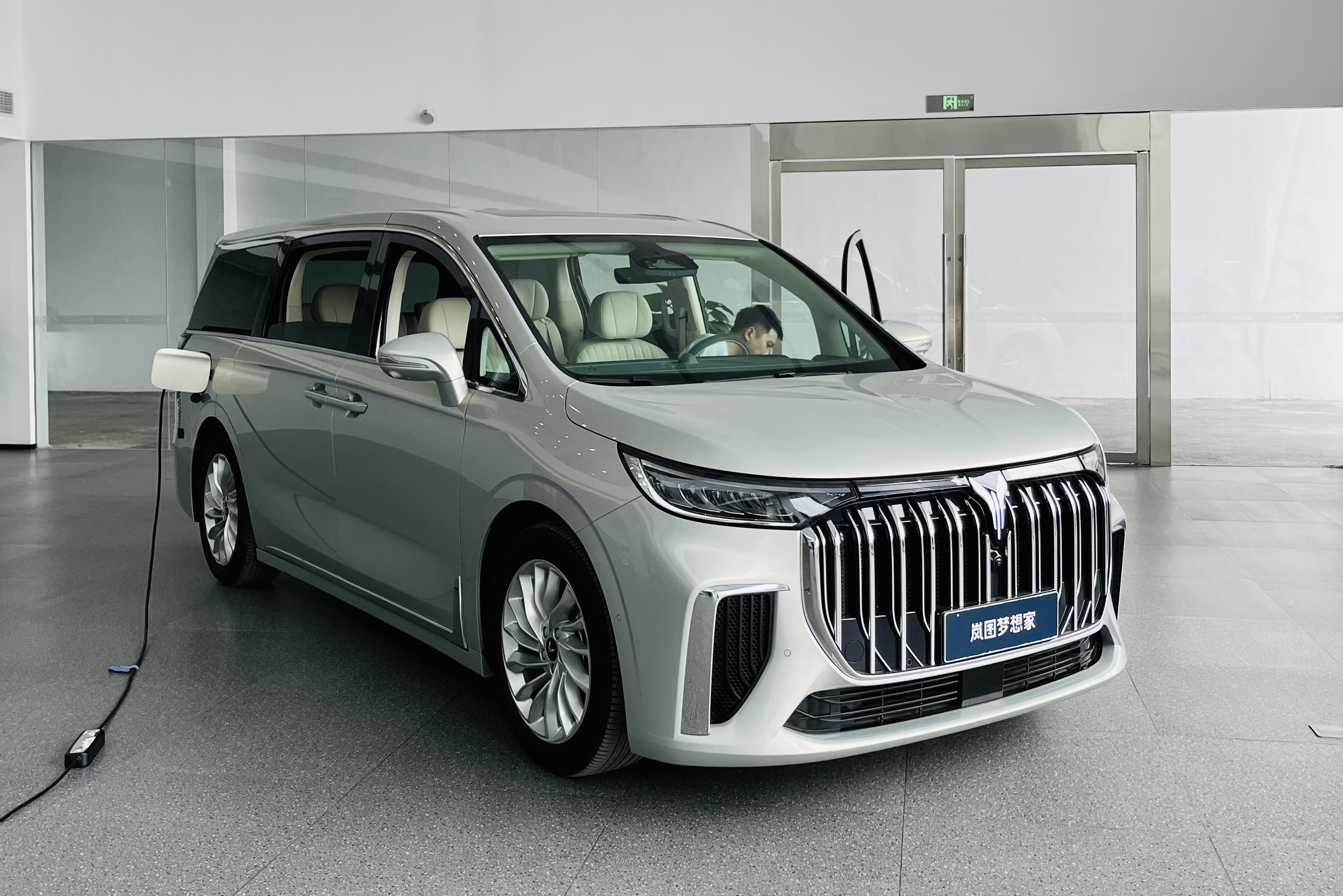 新款岚图梦想家空间太小,岚图梦想家七座商务空间体验