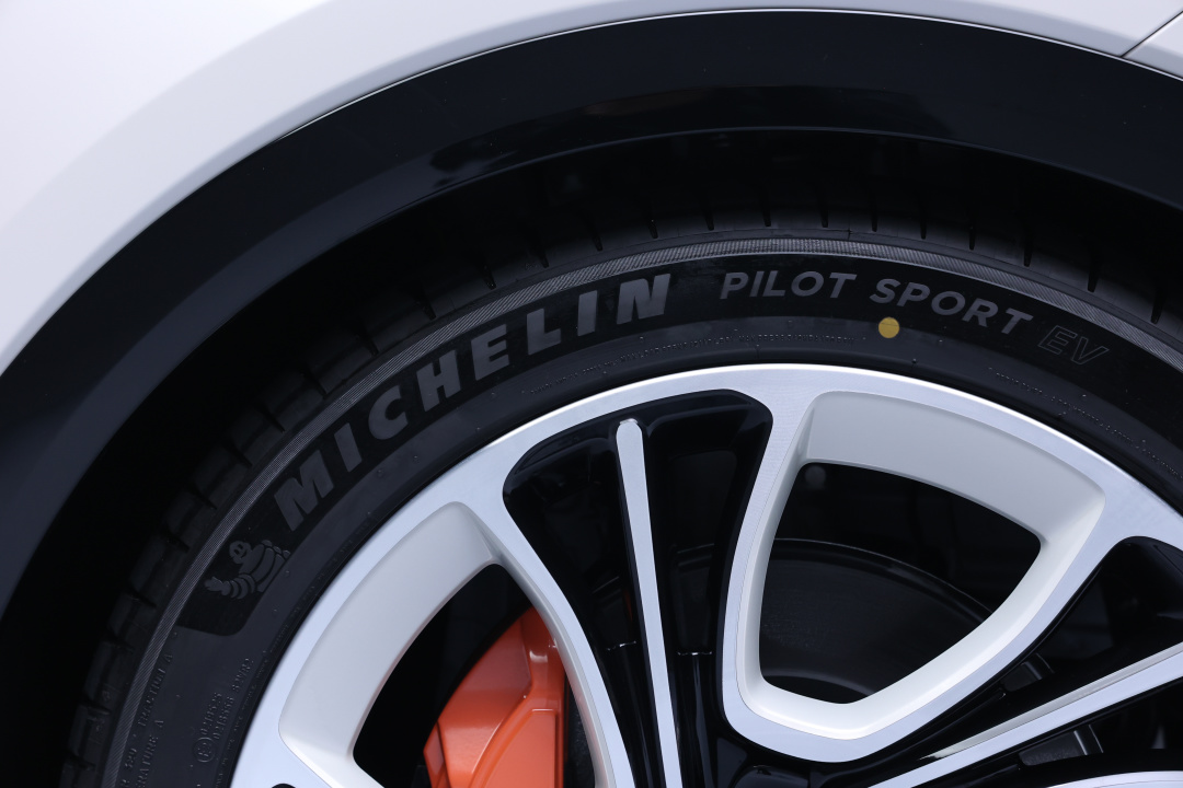 智己LS7用什么轮胎,智己ls7用的什么轮胎